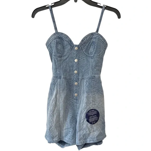 Jessica Simpson Denim Romper Women’s XS Open Back Pockets faux snap front