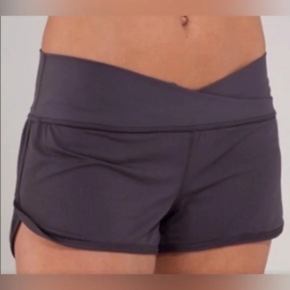 LULULEMON mesh up shorts no size tag SIZE 4