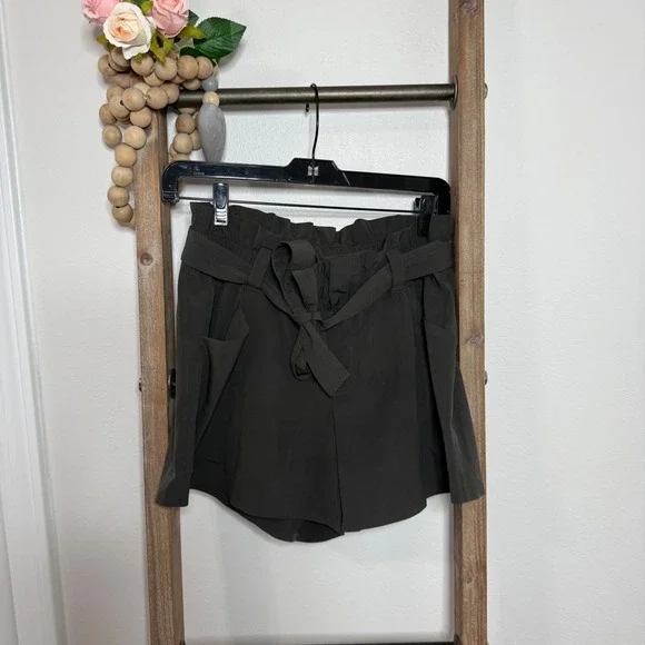 Athleta High Waist Paperbag Tie Waist Shorts Olive Green Women Size 4‎