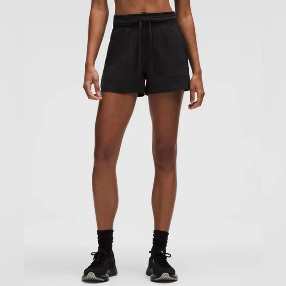 Lululemon Dance Studio High Rise Short in Black Size 6 Activewear Training