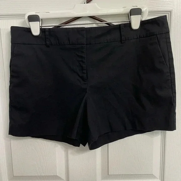 Ann Taylor Factory Women’s Shorts Size 14 black Chino 5” Inseam Casual Cruise