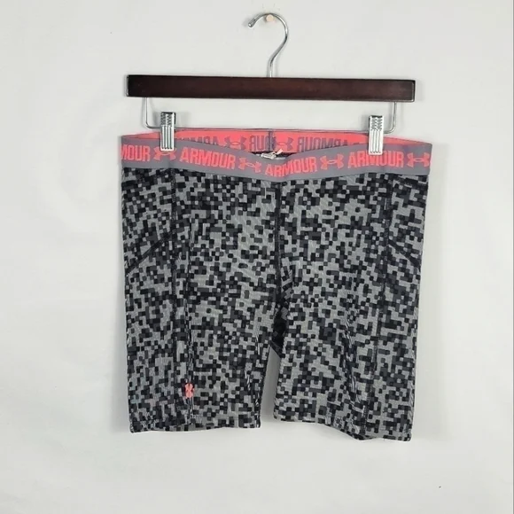 Women's Large Under Armour shorts