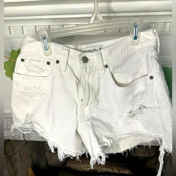 Abercrombie Curve Love The Boyfriend Short White Distressed Denim Size 25
