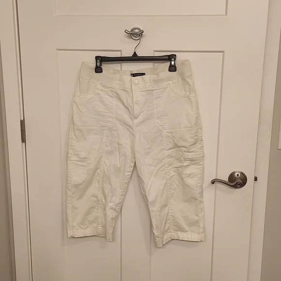 White Lee short pants