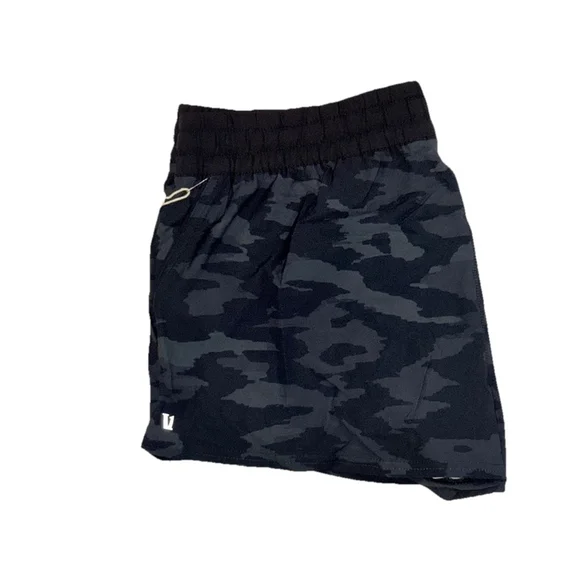 VUORI CLEMENTINE SHORT 2” BLACK WATERCOLOR CAMO SIZE XL NWT