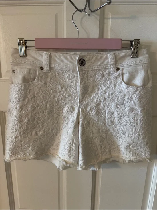 INC International Concepts Macys White Floral Embroidered Denim Shorts Size 4