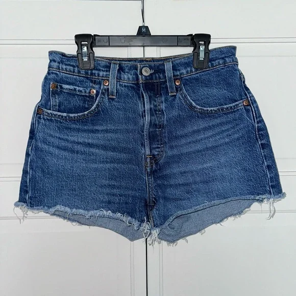 Levi’s 501 blue denim button fly shorts women’s size 27