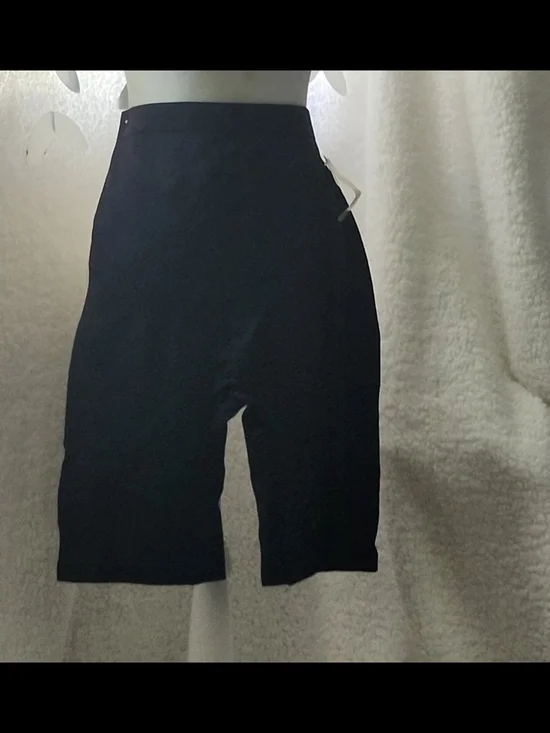 Empetua High-Waist Black Bermuda Shorts