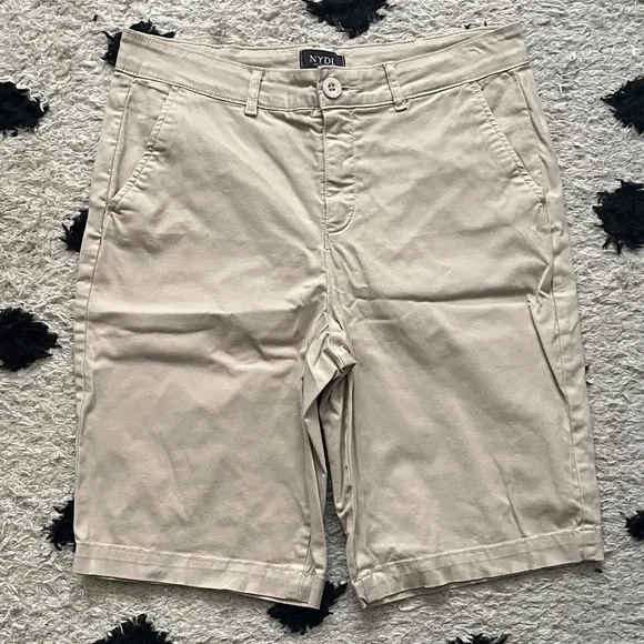 NYDJ women’s size 6 beige Flat Front Shorts