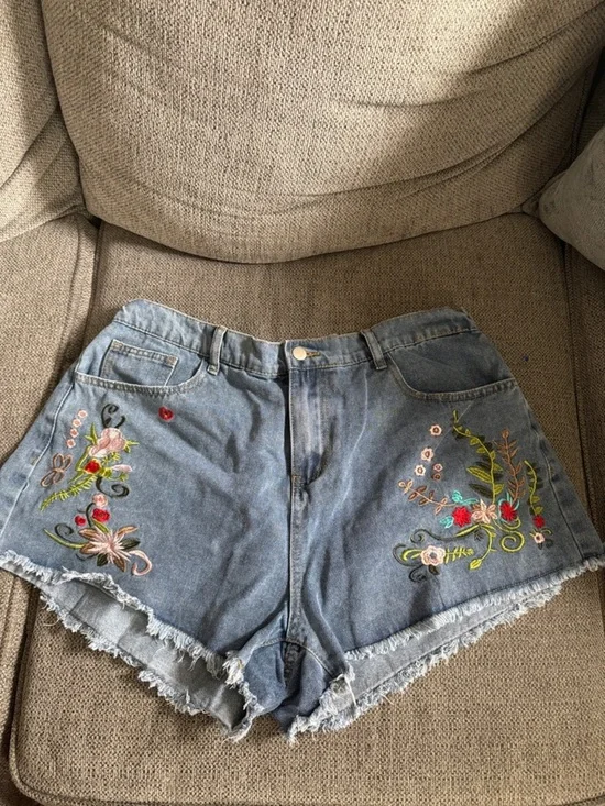Embroidered Denim Women’s Shorts - Light Blue