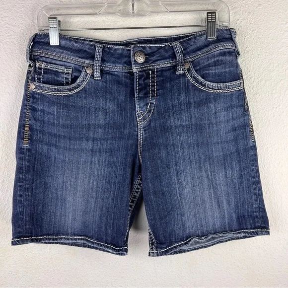 SILVER JEANS SHORTS. WAIST 29. No rips, tears or distressing. 4 pockets.