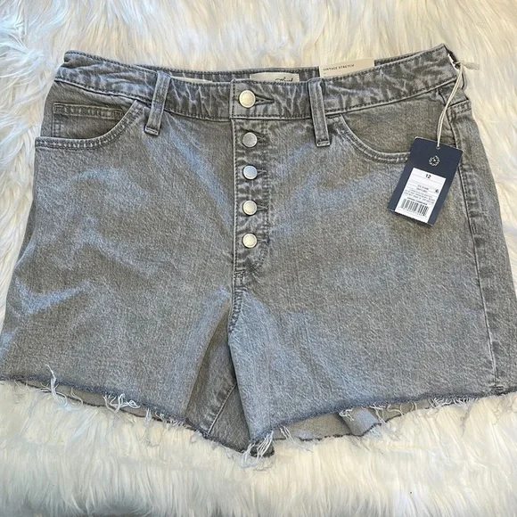 Universal Thread Vintage Midi Stretch Hogh Waist Button Distressed Hem Shorts 12