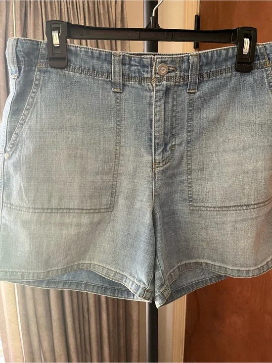 Gloria Vanderbilt Light Wash Denim Jean Shorts
