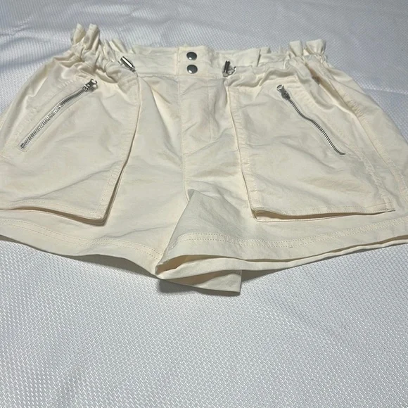 Women's Cream Shorts with Zipper Pockets