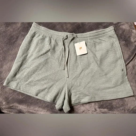 Fabletics Women XXL 14/16 Crinkle Knit High Waisted Shorts Sage Green Athleisure