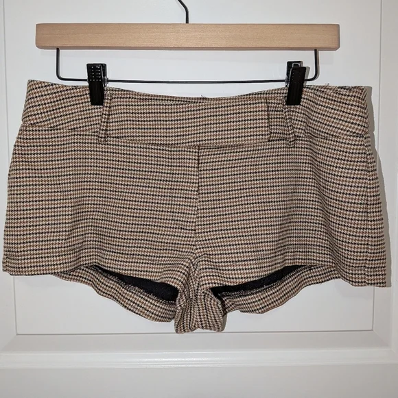 Forever 21 Stylish Tan Houndstooth Women's Shorts