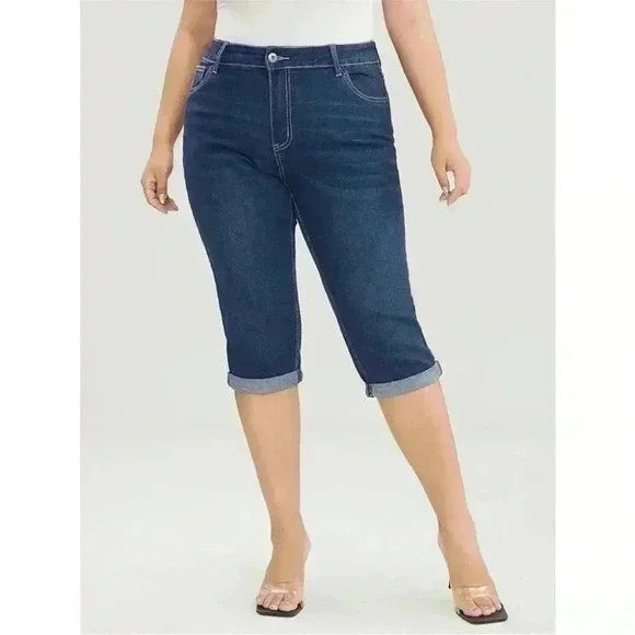NWT!Stretchy high-rise roll hem knee denim short size 30 or 6X