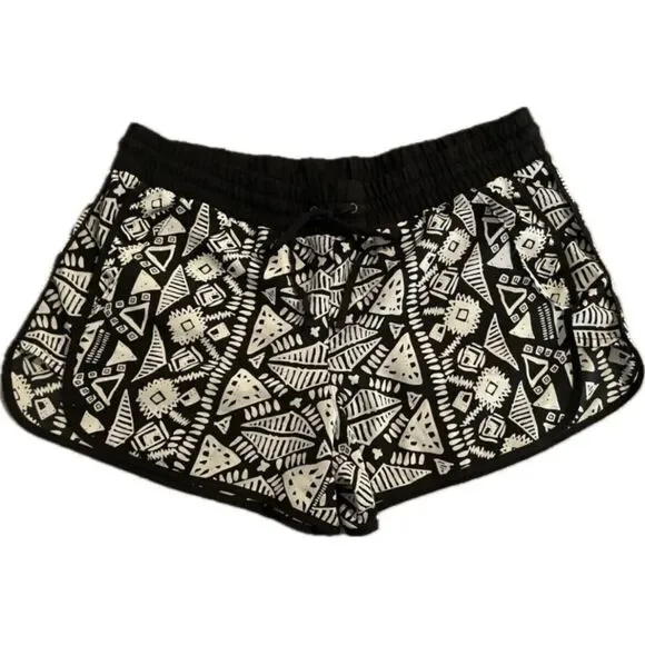 No Boundaries Black And Ivory Patterned Women's Shorts Size XL (15-17)