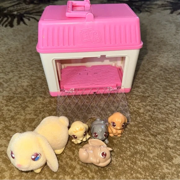Little Live Pets Mama Surprise Lil’ Bunny w/ 4 Baby Bunnies