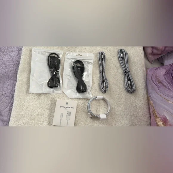 Apple USB Cable Bundle - Black and Gray