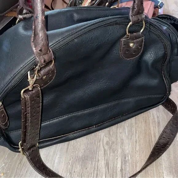 New Bueno dog tote-carrier with on board storage
