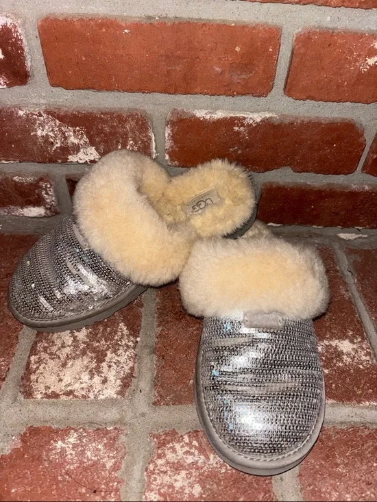UGG Australia Silver Sequin Shearling Clog Slippers Girl’s Size 5