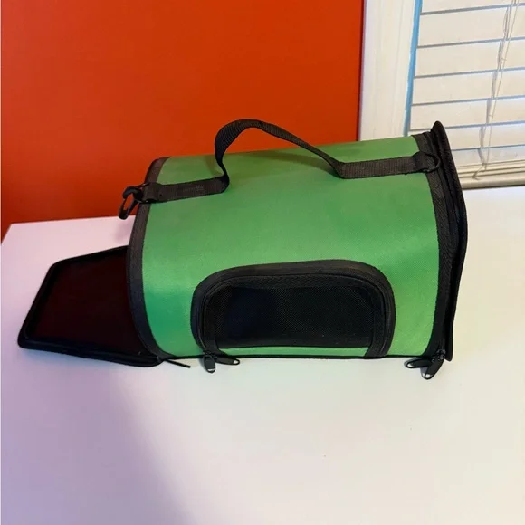 Green Pet Carrier for Small Pets