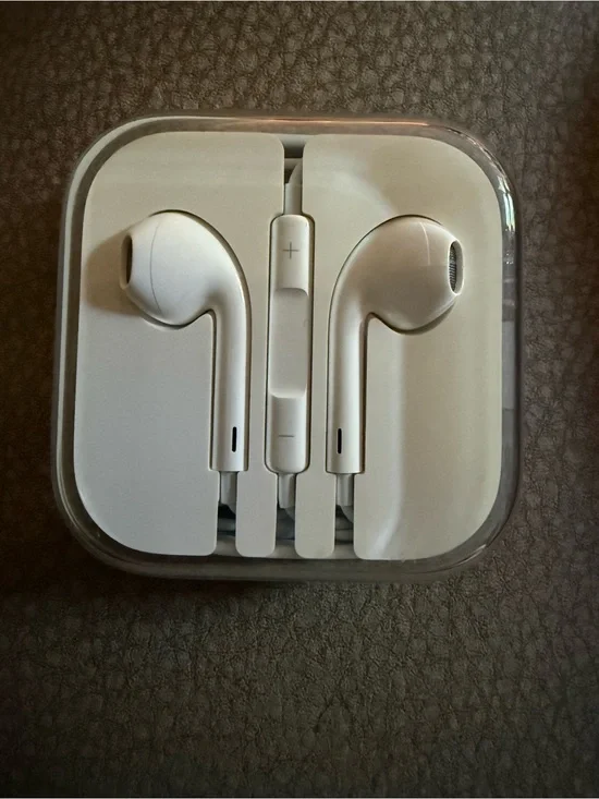 Apple iPhone 4 5 5S 6 6S Earbuds w/ Mic 3.5mm in Original Plastic Case New
