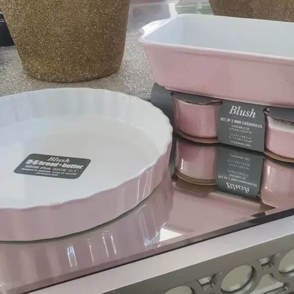 NWT Pastel pink bakeware Bundle 4 pcs
