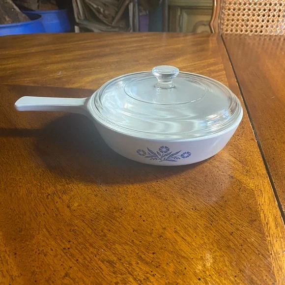 Corningware Cornflower 6.5”Skillet w/ Pyrex Lid
