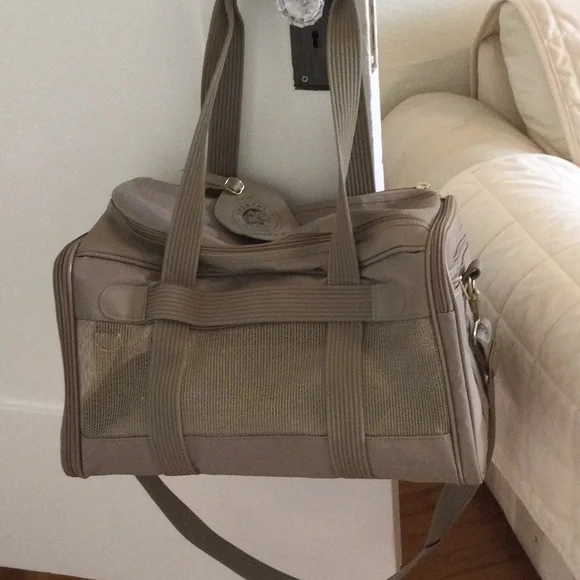 Original Sherpa Deluxe Pet Carrier. Beige
