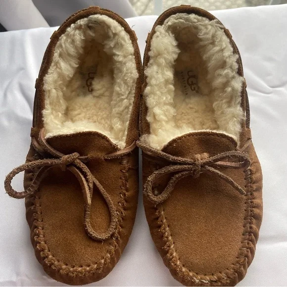 Kids UGG Australia Dakota Suede Slipper 5296 Size 2 Chestnut Original EUC