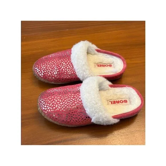 Sorel pink and silver leather Sherpa lined metallic kids slippers size 1