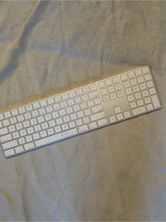 Apple Magic Wireless Keyboard in Silver