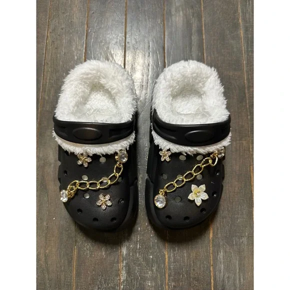 Kids Black Faux Fur Lined Clogs Rhinestone Flower Gold Chain Charms