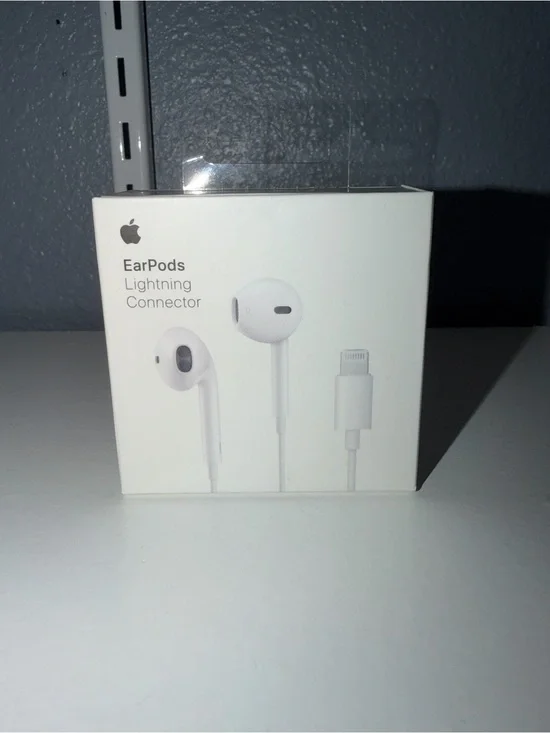 Apple White EarPods Lightning Cable Wired