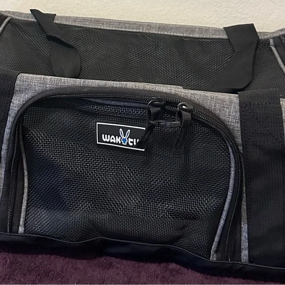 Brand New Wakytu TSA Approved Pet Carrier for Small Cats & Dogs, Dog carrier New