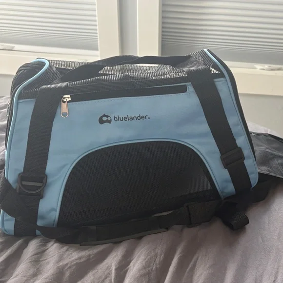 Small pet carrier (up to 10 pounds)
