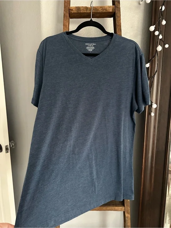 Banana Republic Men’s Heather Navy V-Neck Tee