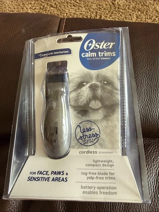 Oster Calm Trims Cordless Pet Trimmer in White and Blue. Missing little brush.