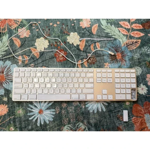 Apple Wired Keyboard Model A1243‎ Silver For Parts/ Repair