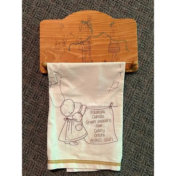 Vtg Wooden Towel Holder Maypole Dancing Plaque With Embroidered Recipe TeaCloth