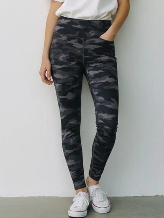 Athleta Ultimate 7/8 Tight Stash Pocket Legging In Black & Gray Camo S