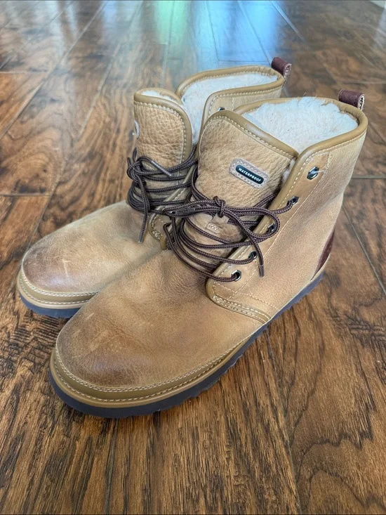 UGG Men's HarkleyWaterproof Leather Desert Tan Winter Boots, size 9