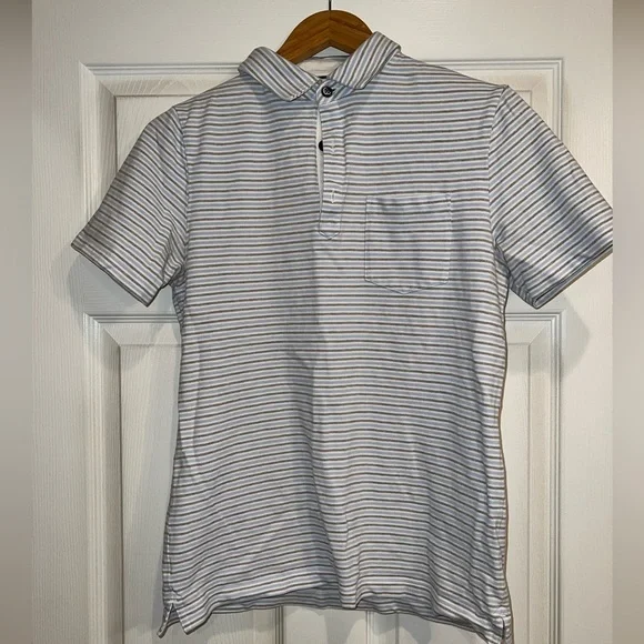 Banana Republic standard fit polo. Size small. EUC.