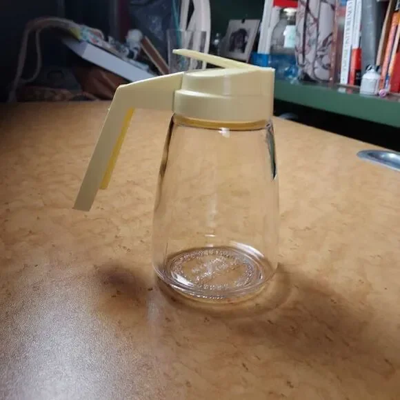 Federal houseware syrup dispenser