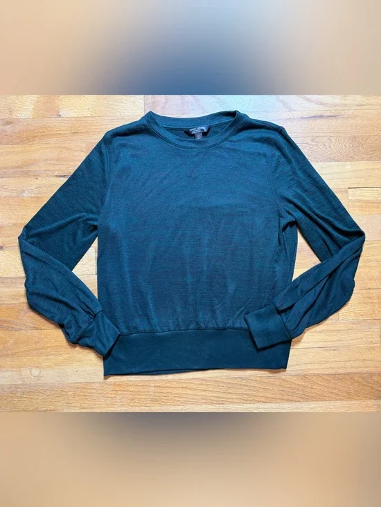 Banana Republic Green Heather Long Sleeve crew neck