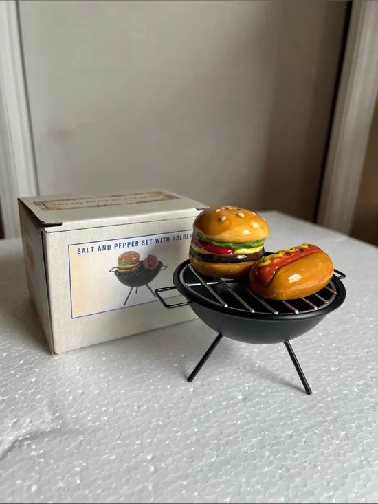 Cute. Salt & Pepper Mini Grill Set