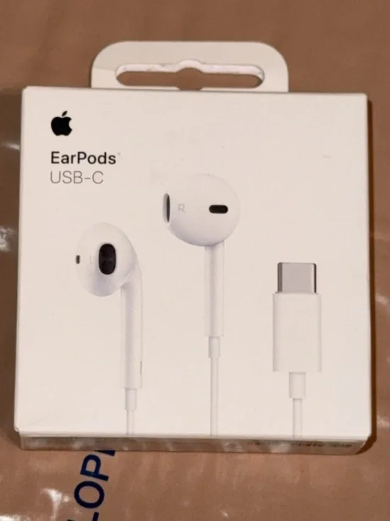 [SALE] NIOB Apple EarPods USB C / USBC White Authentic ear phones