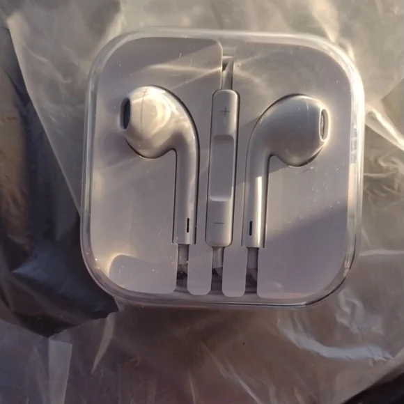 Apple White EarPods with Remote and Mic